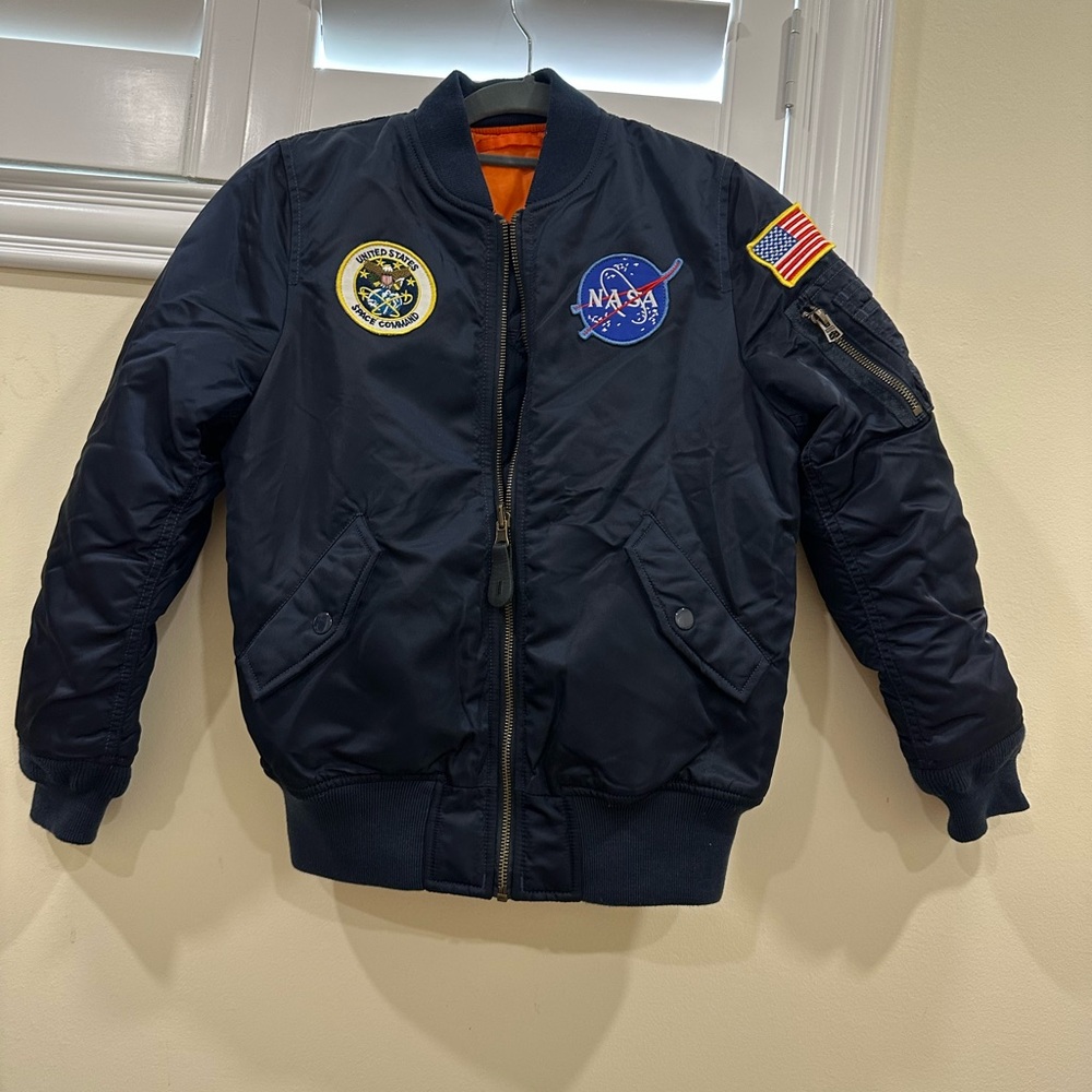 Alpha Industries Black Puffer Jacket with Insulated Design